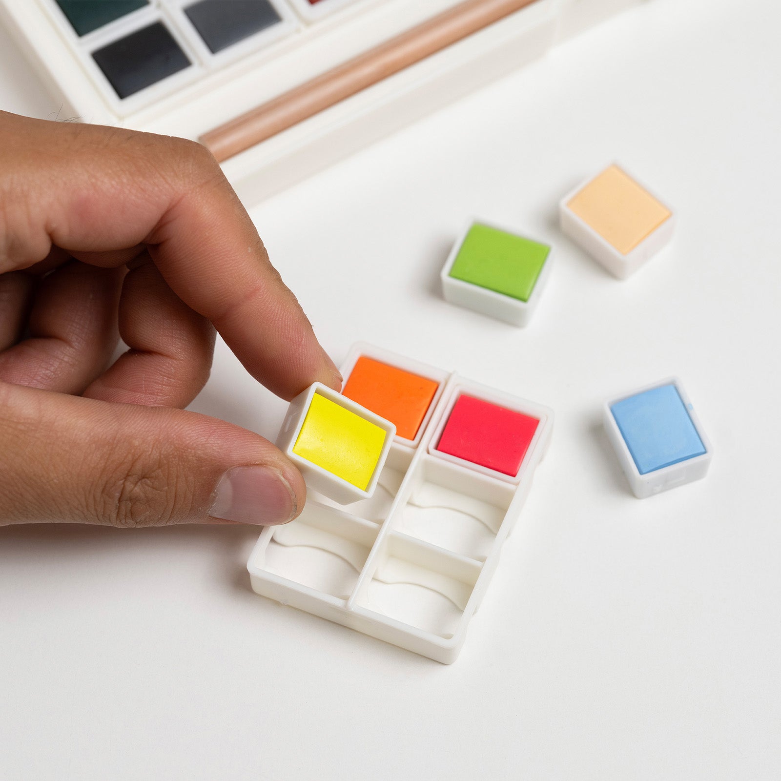 MEEDEN Solid Watercolor and Professional Brushes Set